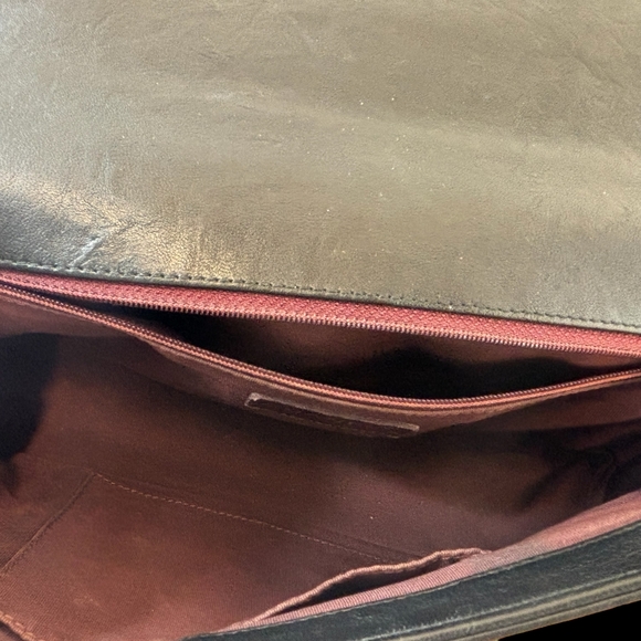 Chanel Boy Bag in Lambskin Leather with Grommets, Medium - Picture 8 of 9